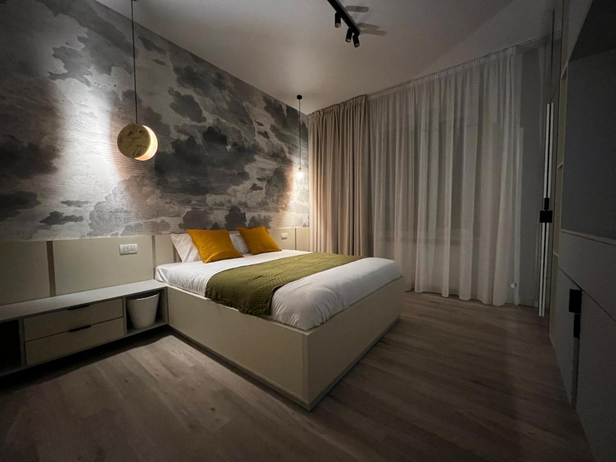 Four Bedroom Apartment, Old Town Bucharest Exterior photo