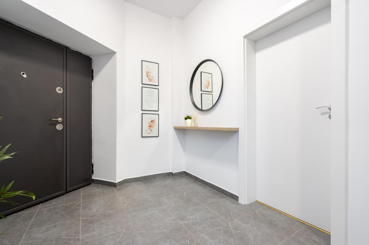 Four Bedroom Apartment, Old Town Bucharest Exterior photo