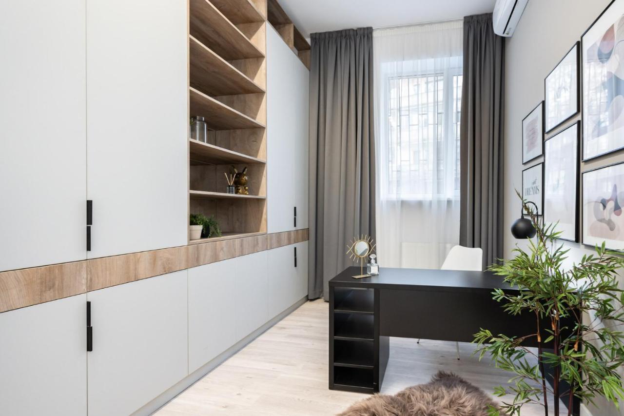 Four Bedroom Apartment, Old Town Bucharest Exterior photo